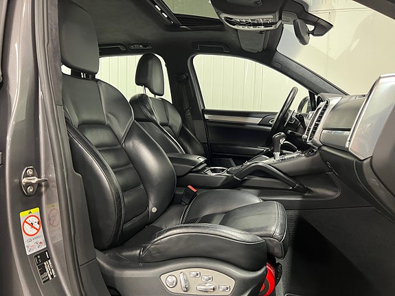 Porsche Cayenne Turbo 20 of 24