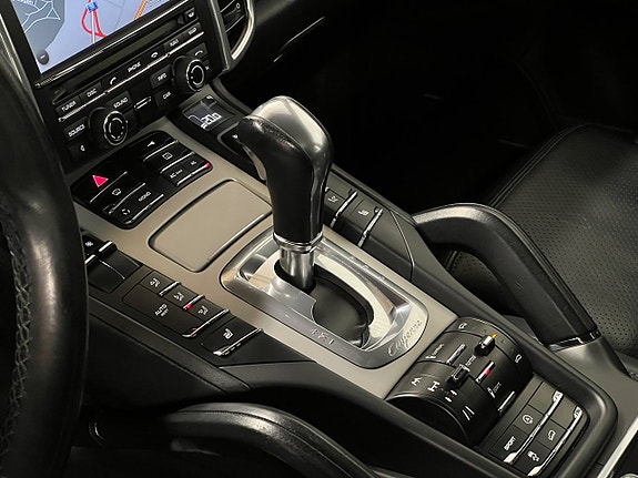 Porsche Cayenne Turbo 17 of 24