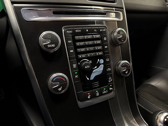 Volvo XC60 17 of 24