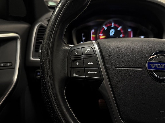 Volvo XC60 14 of 24