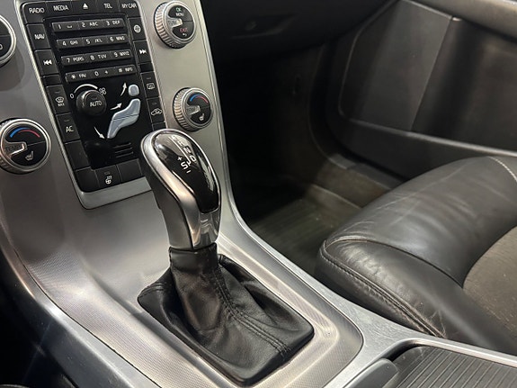 Volvo V70 11 of 16