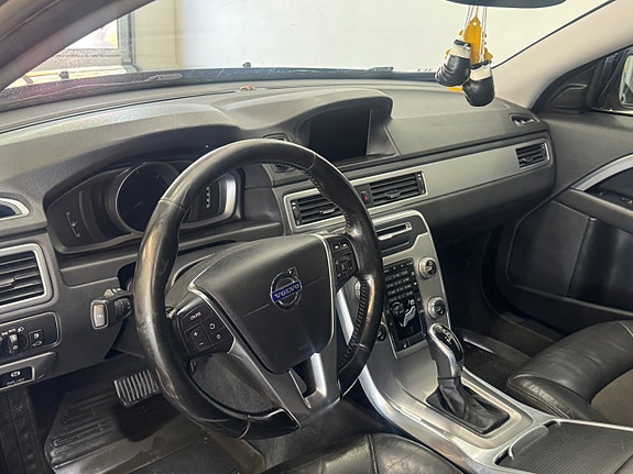 Volvo V70 8 of 16