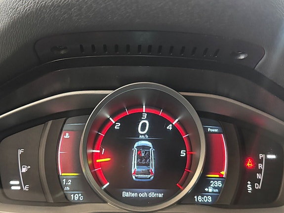 Volvo V70 12 of 16