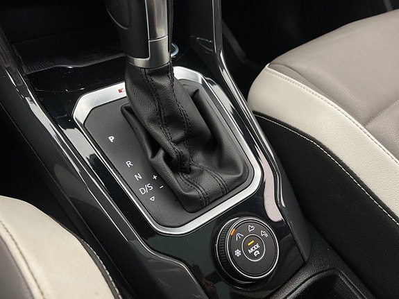 Volkswagen T-Roc 24 of 28