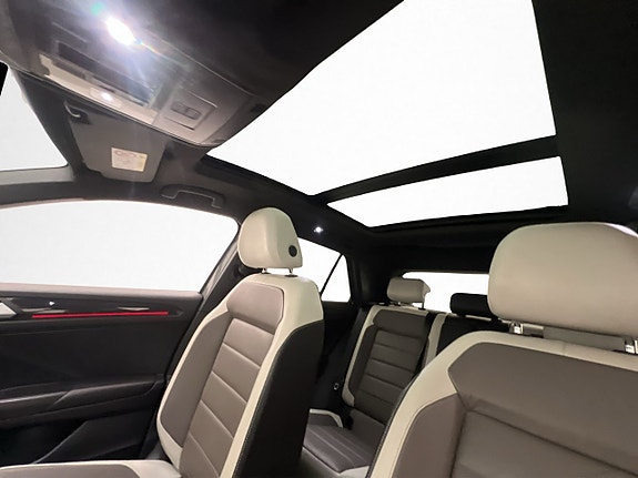 Volkswagen T-Roc 10 of 28