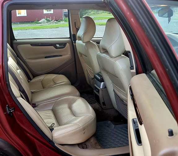 Volvo XC70 11 of 16