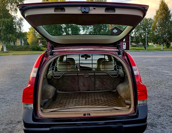 Volvo XC70 13 of 16