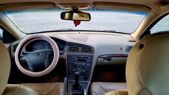 Volvo XC70 10 of 16