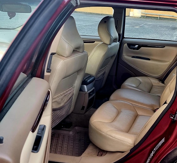 Volvo XC70 9 of 16
