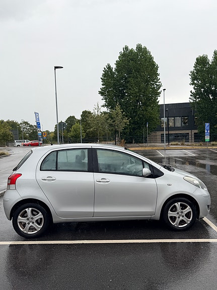 Toyota Yaris 4 of 5