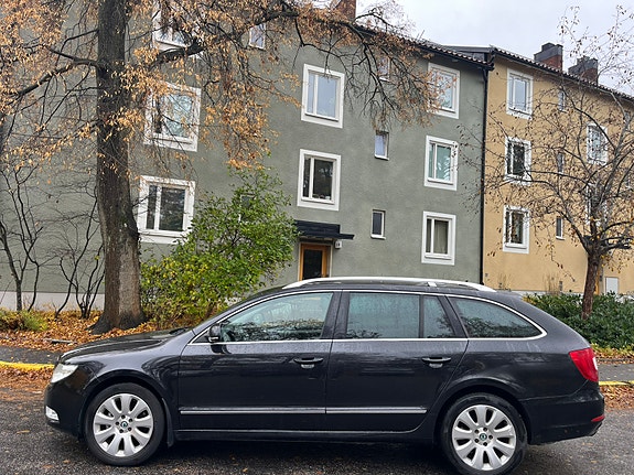 Skoda Superb 2 of 7