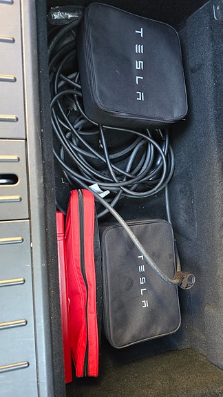 Tesla Model X 14 of 16