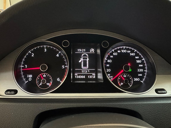 Volkswagen Passat Alltrack 9 of 26