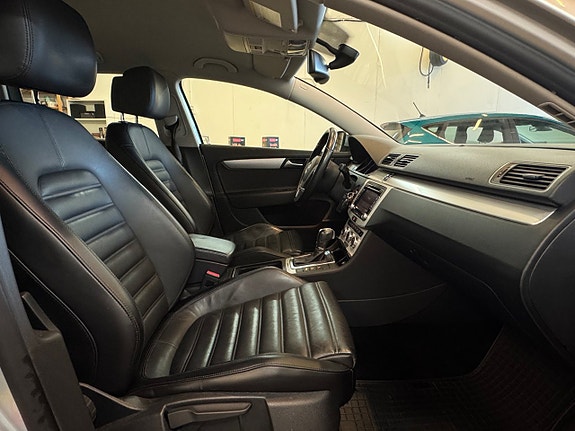 Volkswagen Passat Alltrack 22 of 26