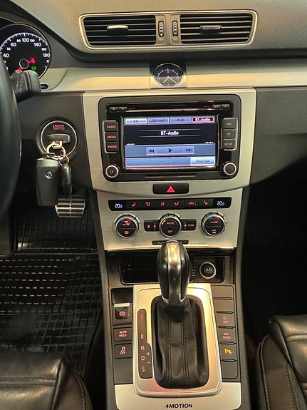 Volkswagen Passat Alltrack 16 of 26