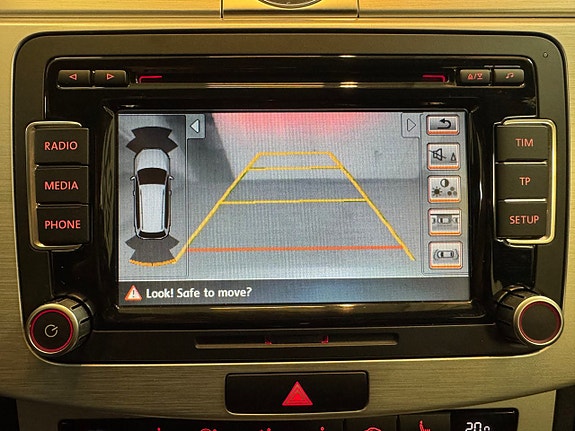 Volkswagen Passat Alltrack 15 of 26