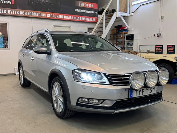 Volkswagen Passat Alltrack 2 of 26