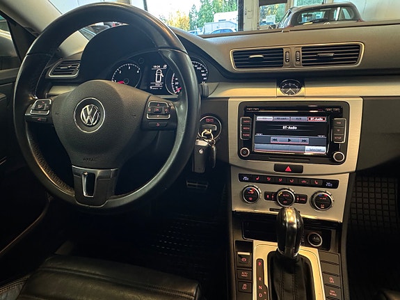 Volkswagen Passat Alltrack 13 of 26