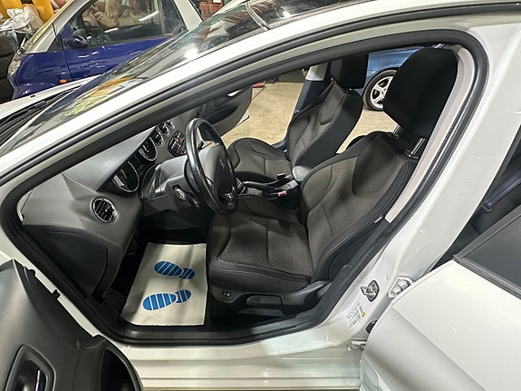 Peugeot 308 9 of 30