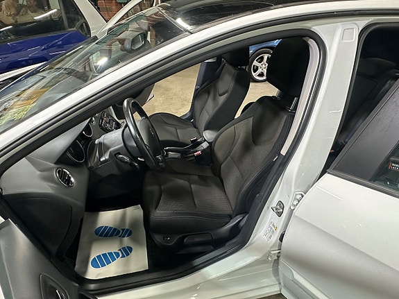 Peugeot 308 10 of 30