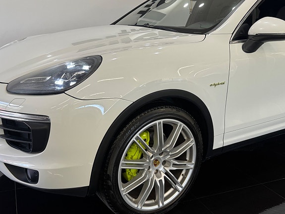 Porsche Cayenne S 2 of 15