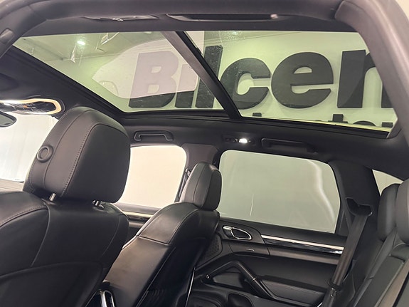 Porsche Cayenne S 8 of 15
