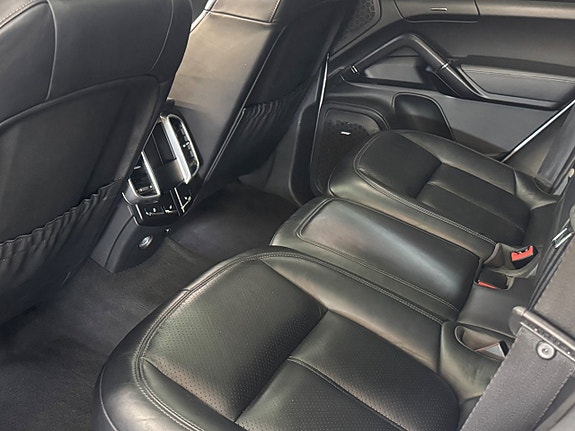 Porsche Cayenne S 6 of 15