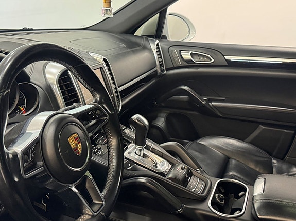 Porsche Cayenne S 10 of 15