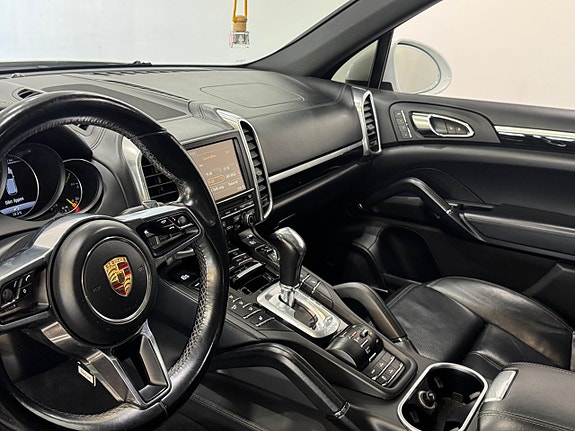 Porsche Cayenne S 13 of 15