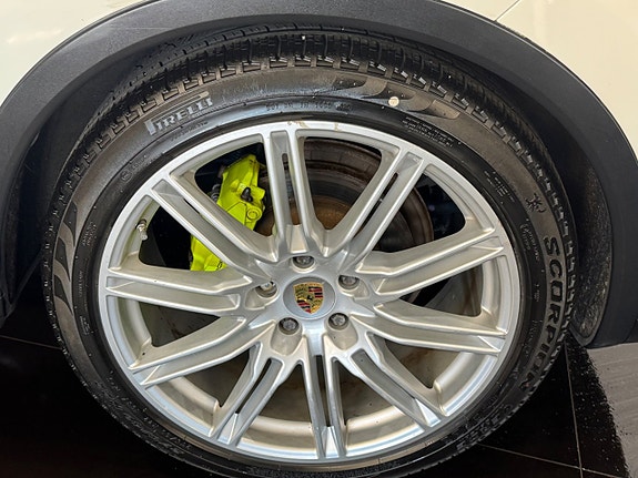 Porsche Cayenne S 5 of 15