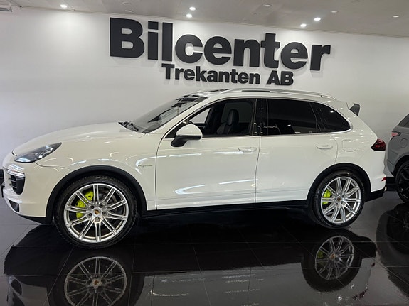 Porsche Cayenne S 3 of 15