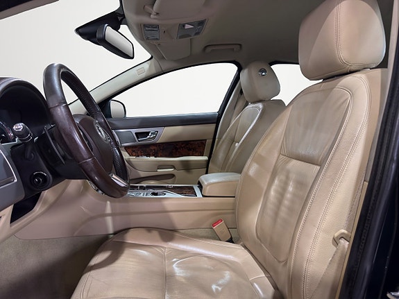Jaguar XF 9 of 29