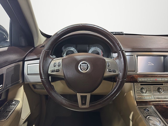 Jaguar XF 15 of 29