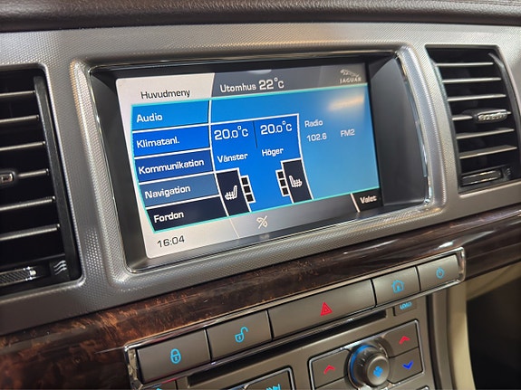 Jaguar XF 17 of 29