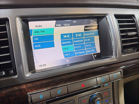Jaguar XF 21 of 29