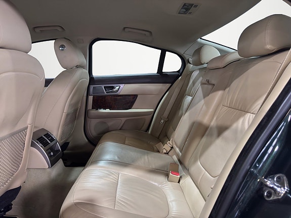 Jaguar XF 12 of 29