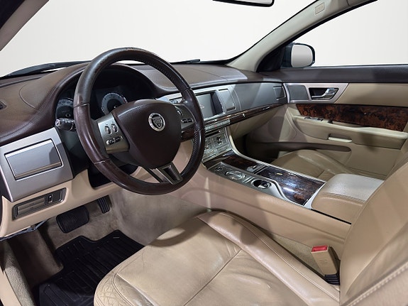 Jaguar XF 10 of 29