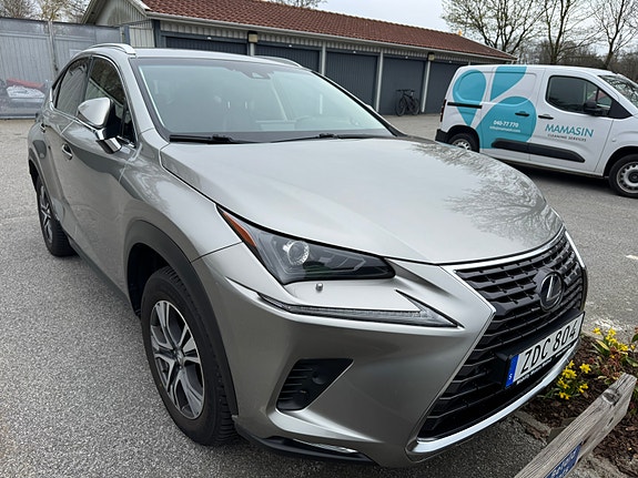 Lexus NX300h 6 of 7
