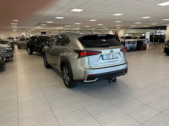 Lexus NX300h 3 of 7