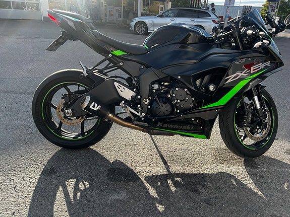Kawasaki Ninja ZX-6R 2 of 4
