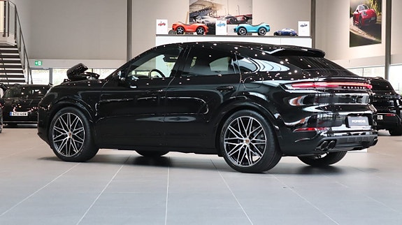 Porsche Cayenne 2 of 11