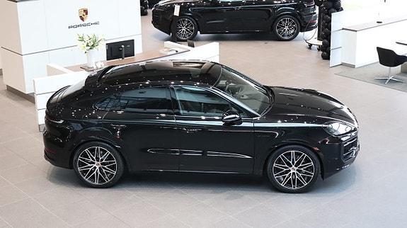 Porsche Cayenne 5 of 11