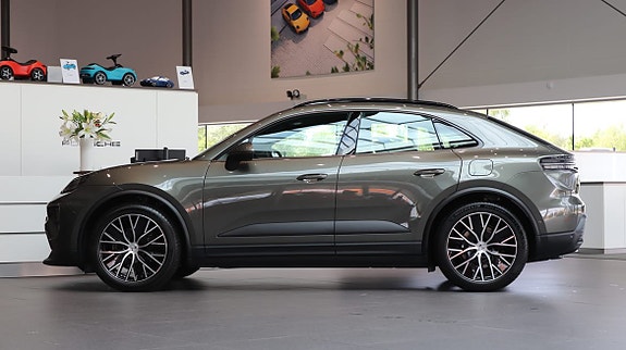 Porsche Macan 4 of 10