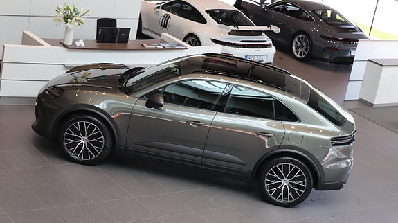 Porsche Macan 6 of 10