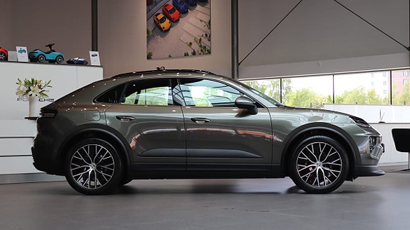 Porsche Macan 3 of 10
