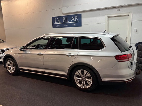 Volkswagen Passat Alltrack 17 of 25