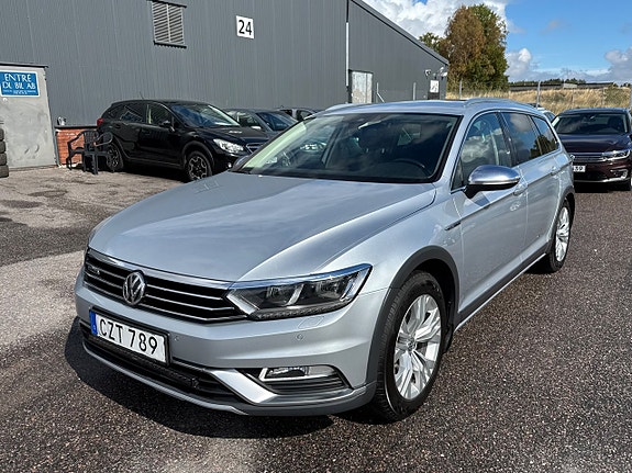 Volkswagen Passat Alltrack 2 of 25