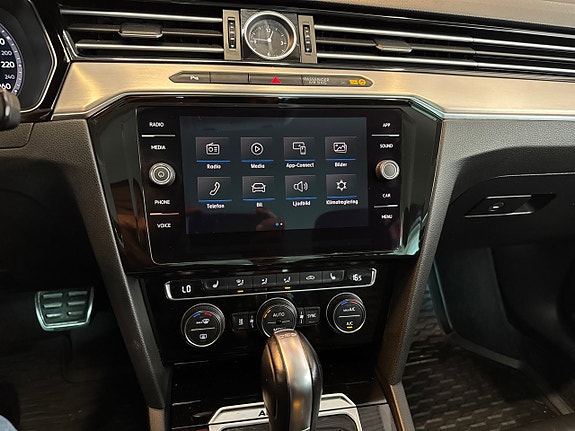 Volkswagen Passat Alltrack 12 of 25