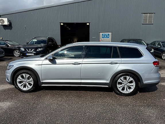 Volkswagen Passat Alltrack 8 of 25