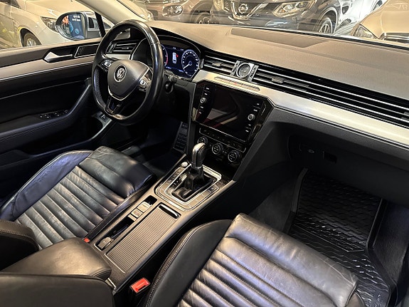 Volkswagen Passat Alltrack 13 of 25